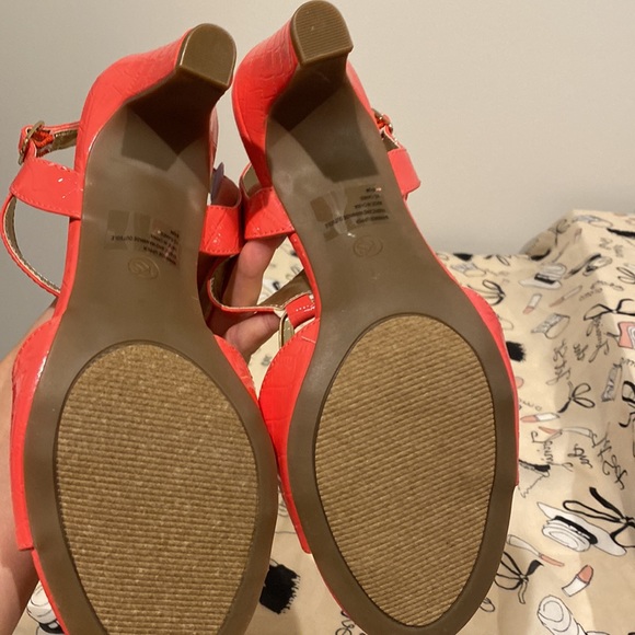 Karen Scott coral pink casual heels - Picture 4 of 4